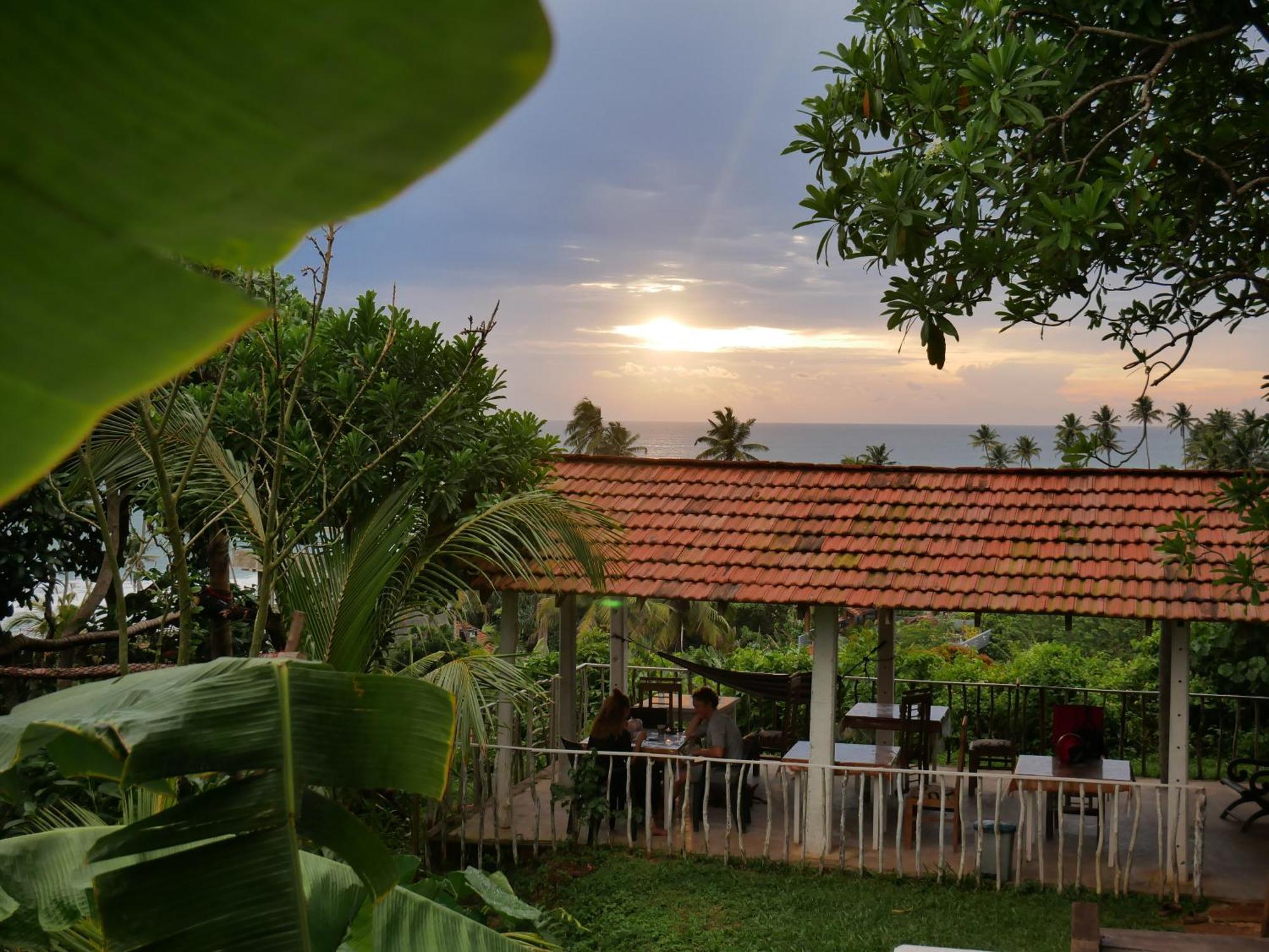 Sky Mountain Cafe With Seaview Bed and Breakfast Weligama Buitenkant foto