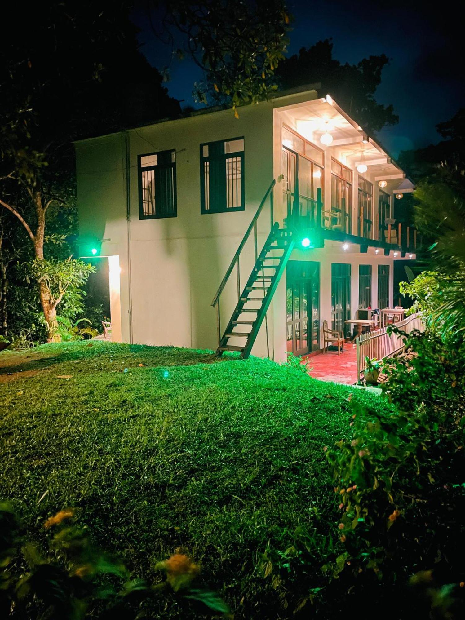 Sky Mountain Cafe With Seaview Bed and Breakfast Weligama Buitenkant foto