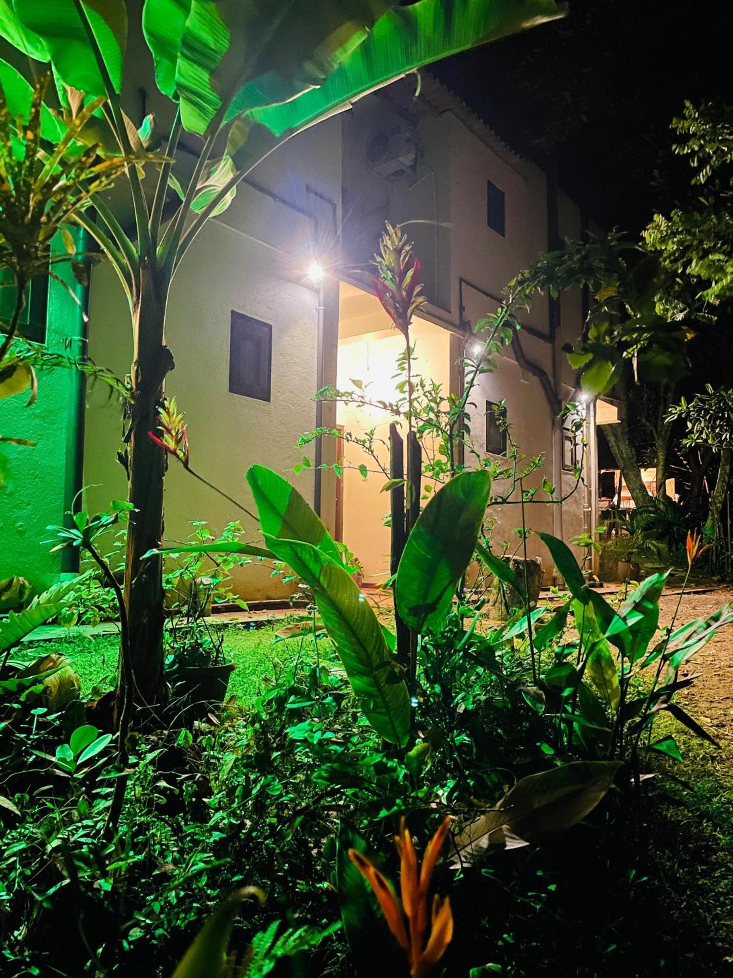 Sky Mountain Cafe With Seaview Bed and Breakfast Weligama Buitenkant foto