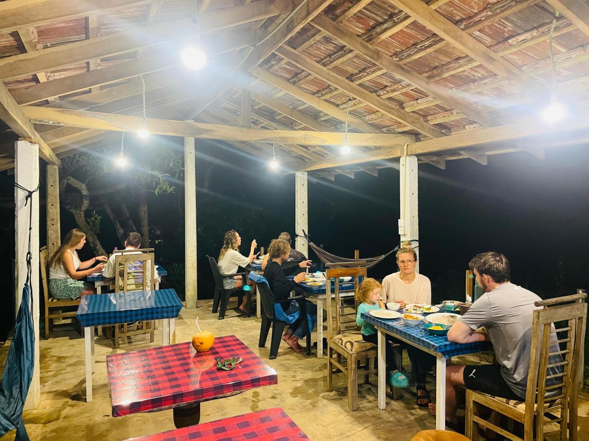 Sky Mountain Cafe With Seaview Bed and Breakfast Weligama Buitenkant foto