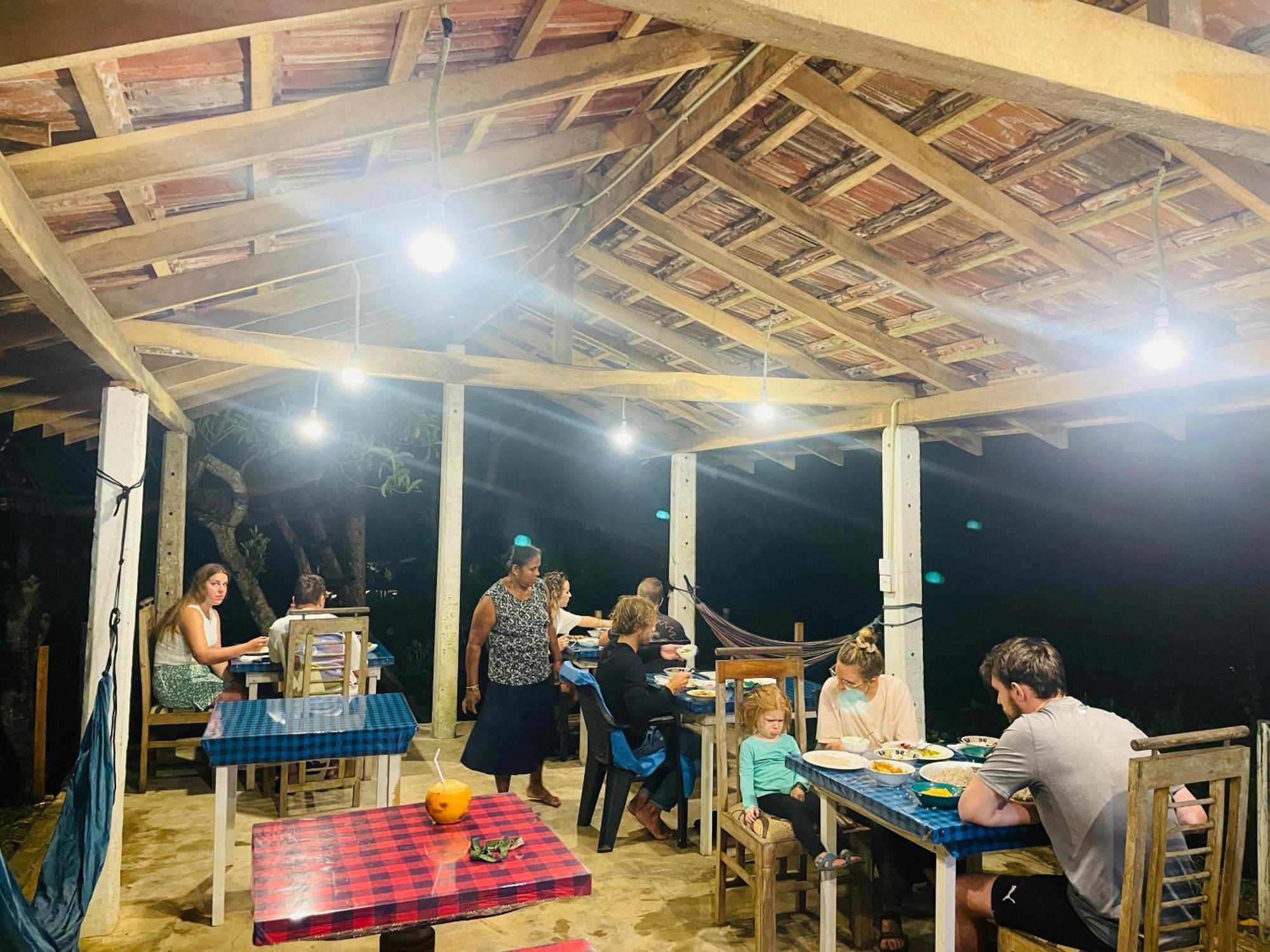 Sky Mountain Cafe With Seaview Bed and Breakfast Weligama Buitenkant foto