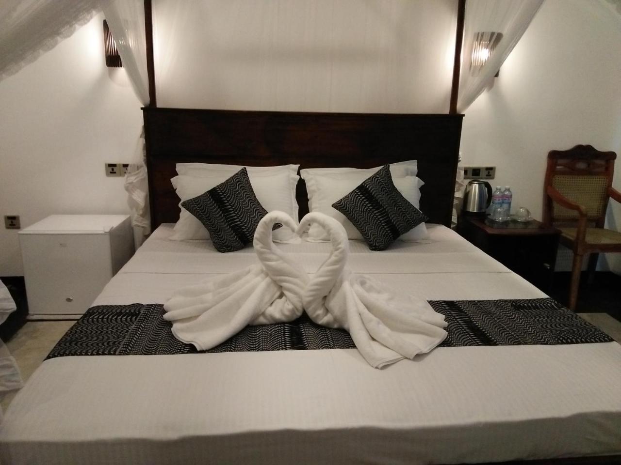 Sky Mountain Cafe With Seaview Bed and Breakfast Weligama Buitenkant foto