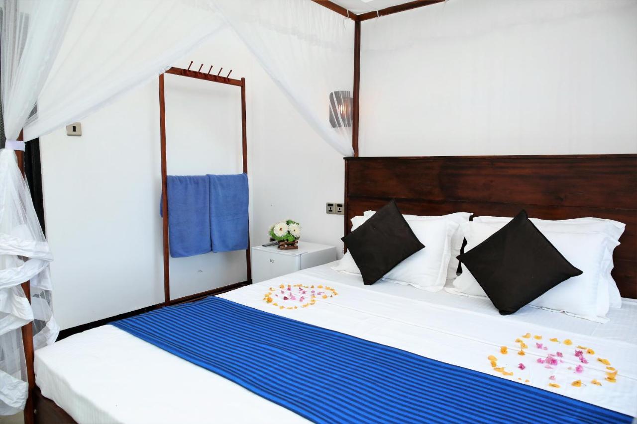Sky Mountain Cafe With Seaview Bed and Breakfast Weligama Buitenkant foto