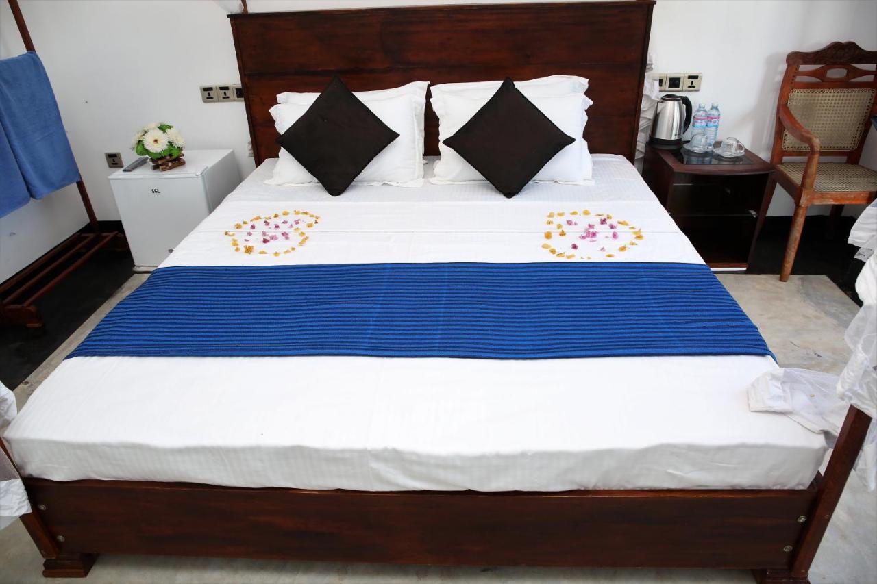 Sky Mountain Cafe With Seaview Bed and Breakfast Weligama Buitenkant foto