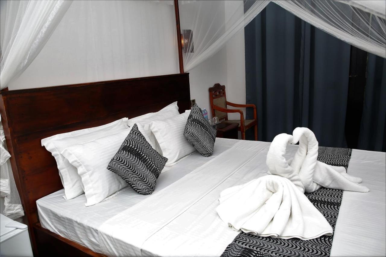 Sky Mountain Cafe With Seaview Bed and Breakfast Weligama Buitenkant foto